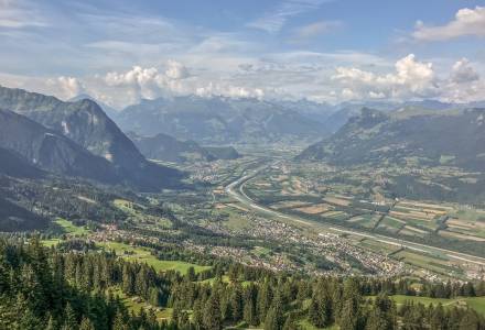 Ausblick auf das Rheintal zwischen Lichtenstein und der Schweiz
