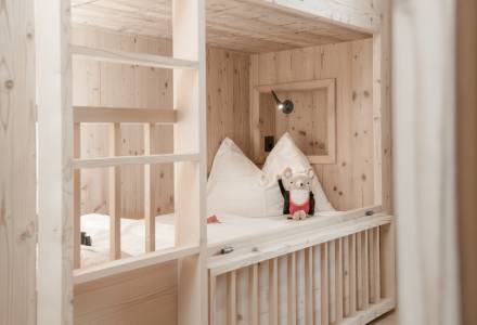 Stockbett mit Kuscheltier Herr Gorfion