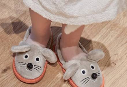 Maus-Hausschuhe im Kinderhotel Gorfion