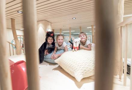 Lachende Kinder im Kids Club des Familienhotel Gorfion Liechtenstein