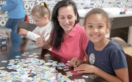Pixelbilder basteln im Kids Club des Familienhotel Gorfion Liechtenstein