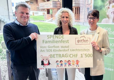 Spendenübergabe Familienhotel Gorfion an das SOS Kinderdorf Liechtenstein